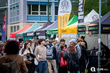 Kampus Fest ožil: skvělé pivo, našlapaná hudba a triumf FCHT v Šípkově poháru